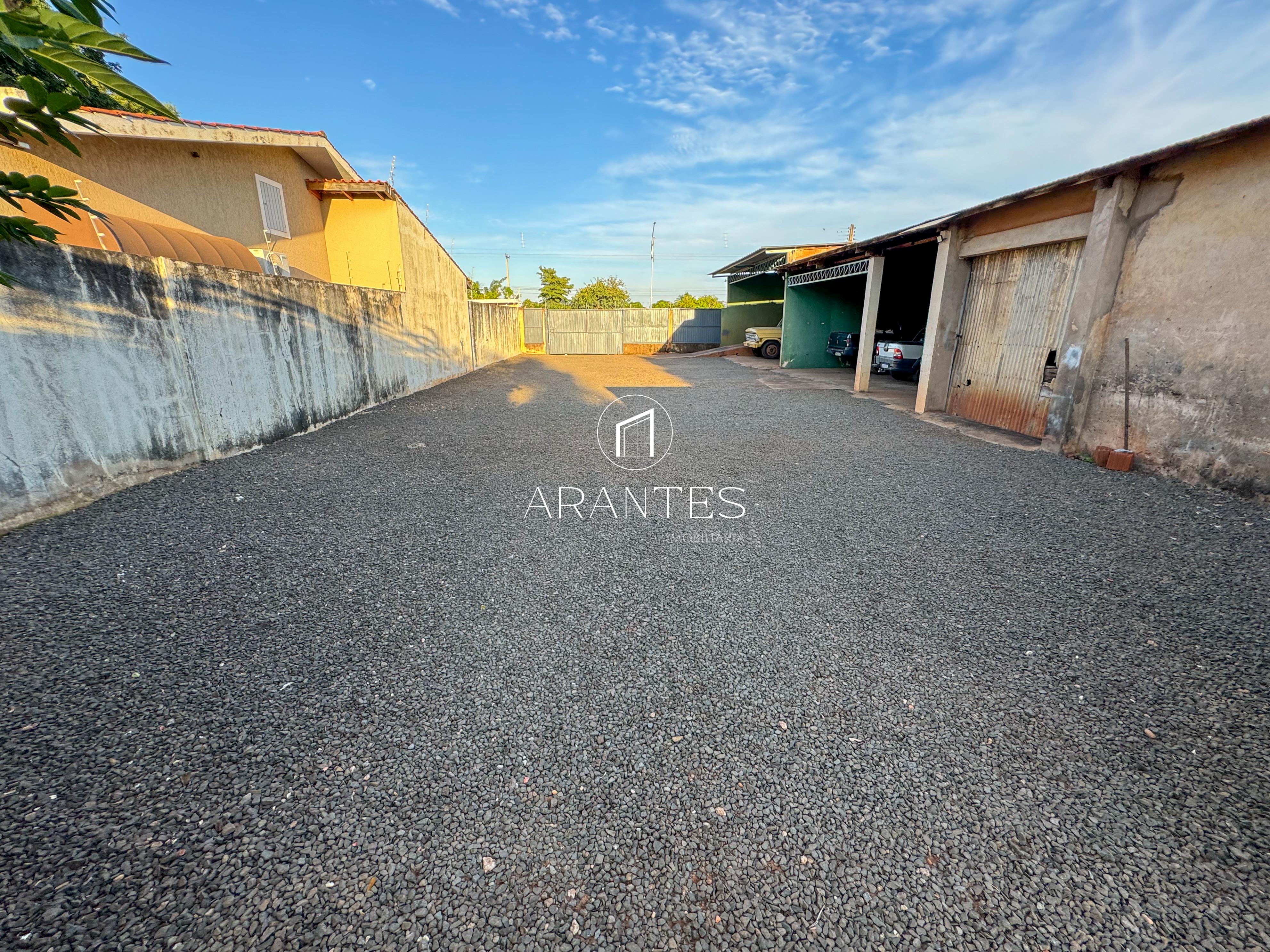 Galpão com amplo terreno a venda na Av FILINTO MULLER