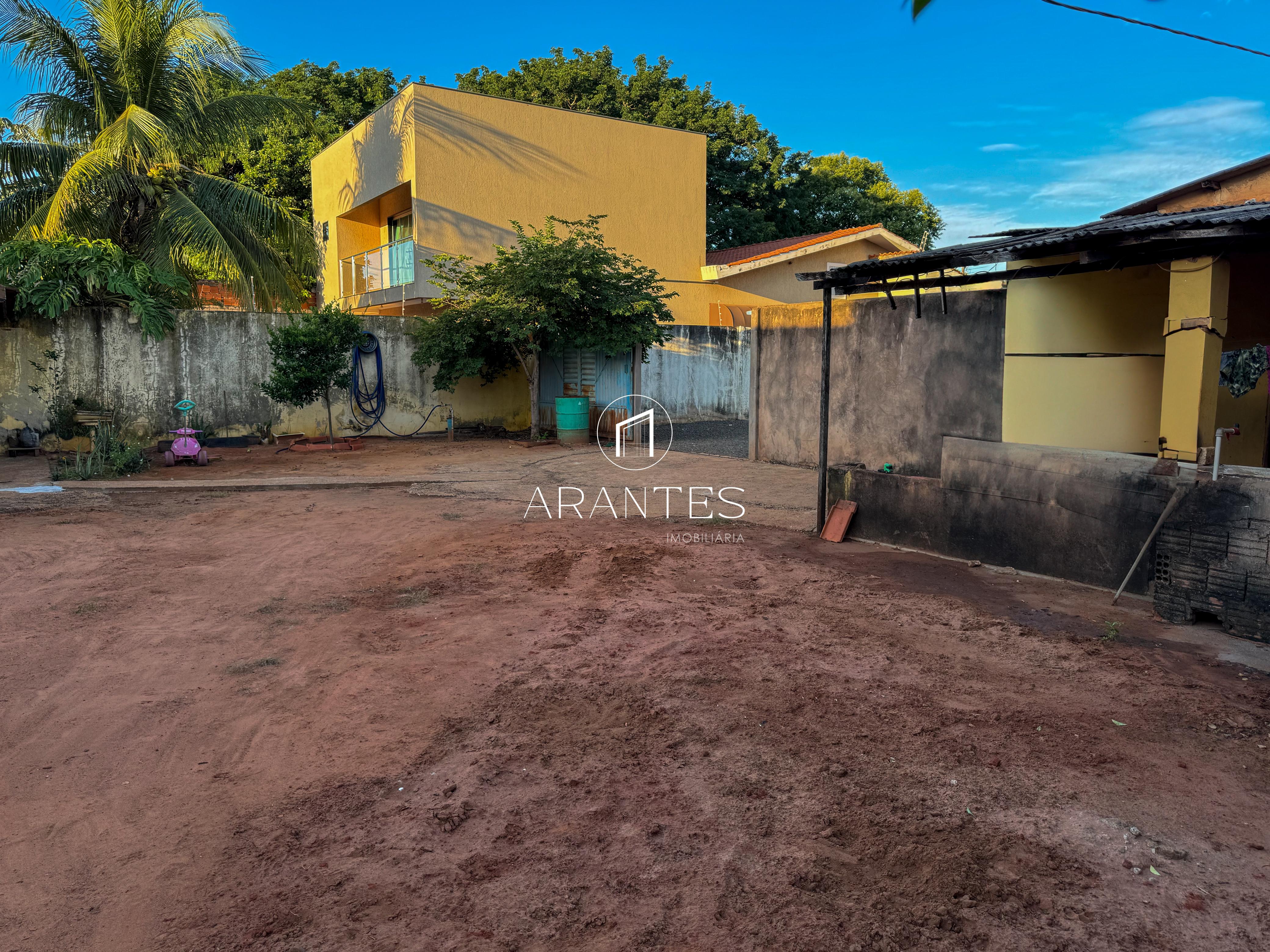 Galpão com amplo terreno a venda na Av FILINTO MULLER