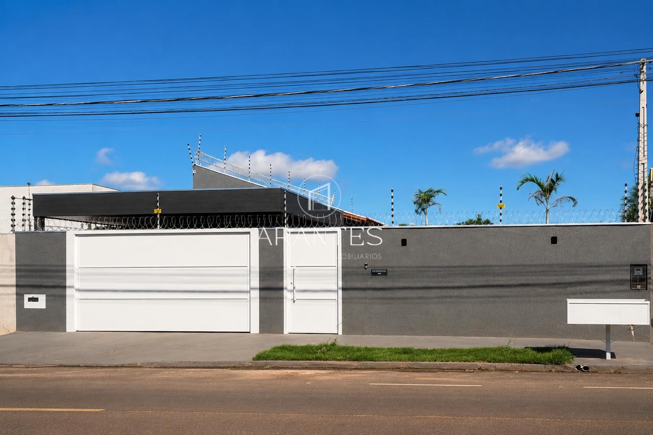 CASA À VENDA NO MAIS PARQUE PORTEIRA FECHADA