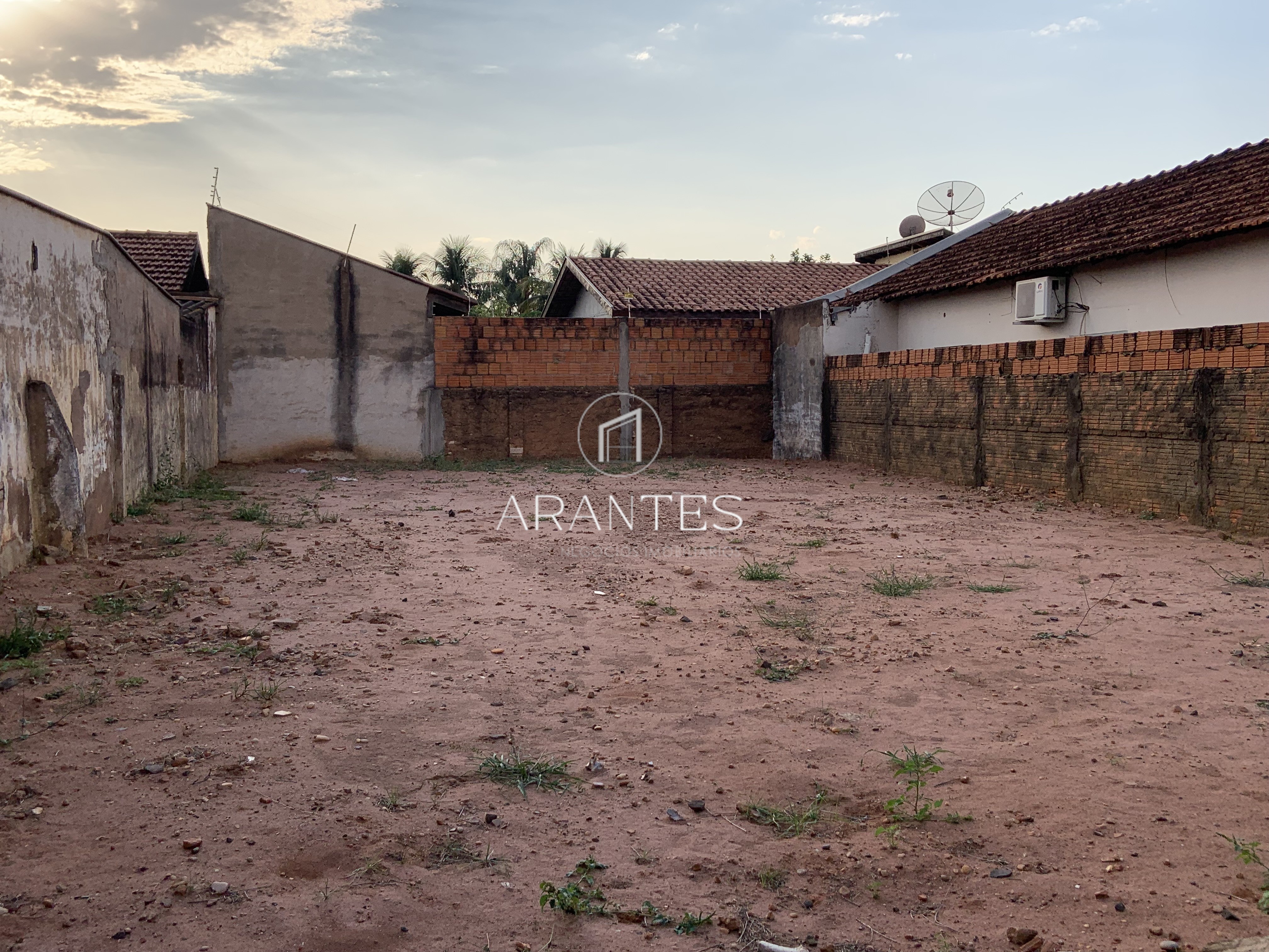 Terreno à venda - Bairro Colinos. 
